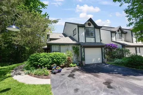 29 Lake Forest Dr, Burlington, VT 05401