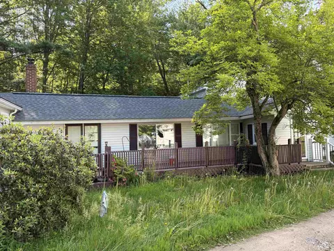 29 Cove Rd, East Kingston, NH 03827