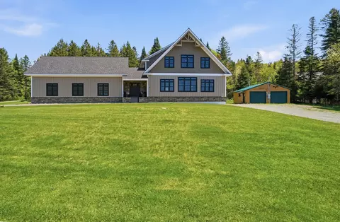 120 Day Rd, Pittsburg, NH 03592