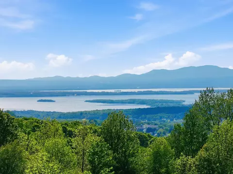 20 Hillside Ter, St. Albans Town, VT 05478