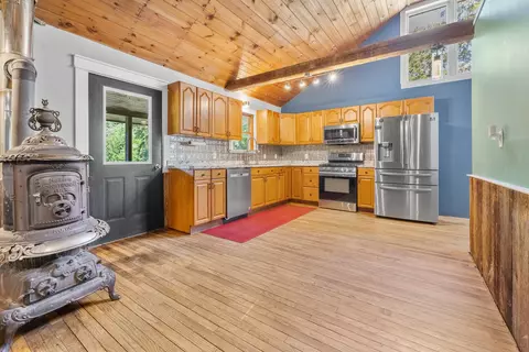 Entry Way - 198 Brackett Rd, Fairlee, VT 05045 photo 2 of 5