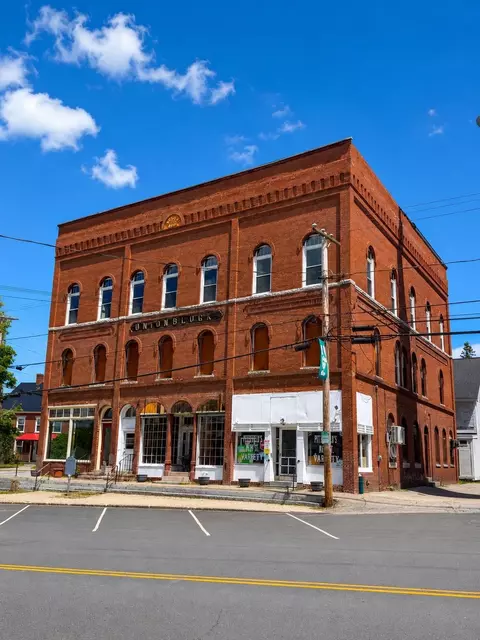 18-22 Main St, Pittsfield, NH 03263