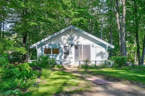 27 Ash St, Conway, NH 03860