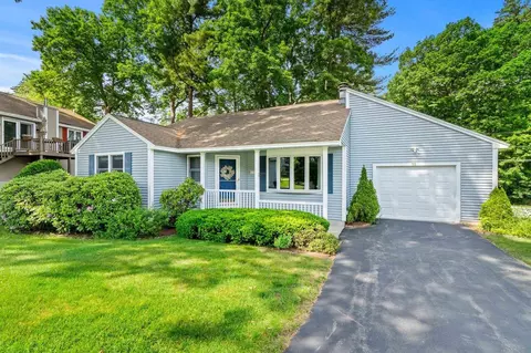 10 Jamaica Ln, Nashua, NH 03063