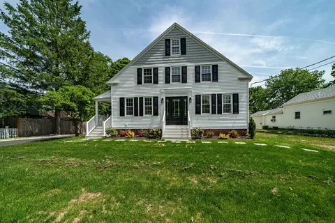 50 Linden St # A, Exeter, NH 03833