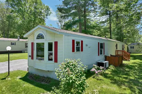 8 N Cranberry Ln, Rochester, NH 03867
