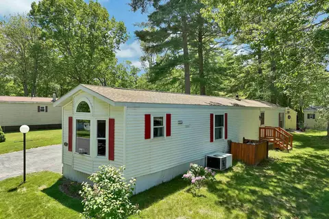 8 N Cranberry Ln, Rochester, NH 03867