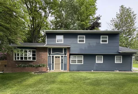 379 Pinehurst Dr, Shelburne, VT 05482