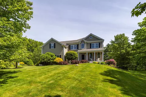 8 Heron Way, Stratham, NH 03885