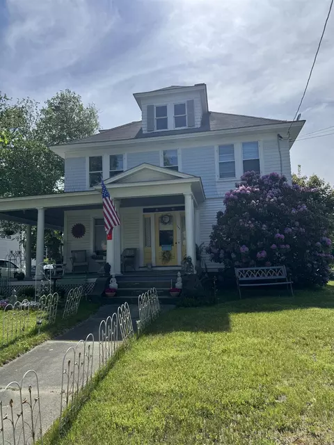 162 N Main St, Newport, NH 03773