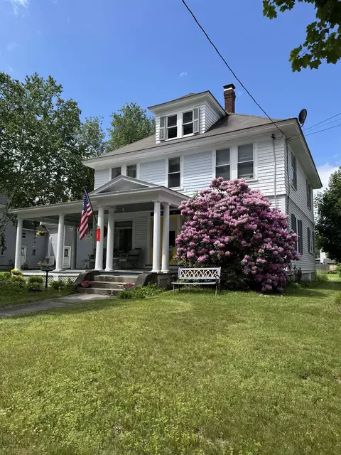 162 N Main St, Newport, NH 03773