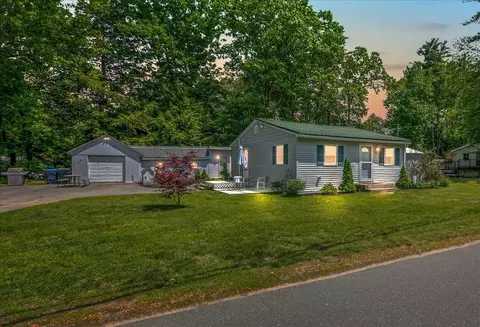 22 Collettes Grove Rd, Derry, NH 03038