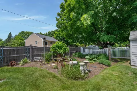 Exterior - 2 Elmview Cir, Dover, NH 03820 photo 7 of 8