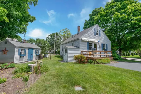 Exterior - 2 Elmview Cir, Dover, NH 03820 photo 4 of 8