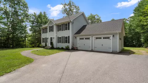 178 Rolling Hill Dr, Weare, NH 03281