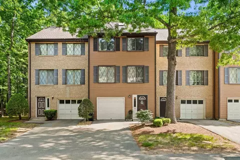 12 Winrow Dr, Merrimack, NH 03054