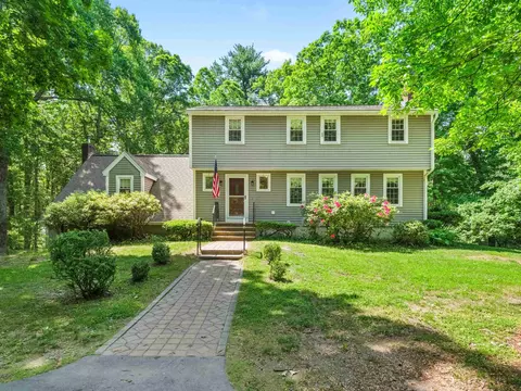 35 Sawyer Rd, Hampstead, NH 03841