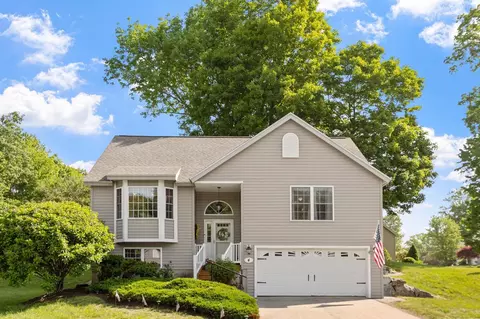 4 Orchard Ln, East Kingston, NH 03827