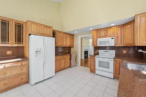Kitchen - 143 Hampton Mdws, Hampton, NH 03842 photo 2 of 3