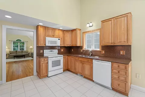 Kitchen - 143 Hampton Mdws, Hampton, NH 03842 photo 1 of 3