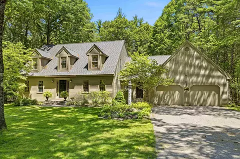 10 Pine Ct, Newfields, NH 03856