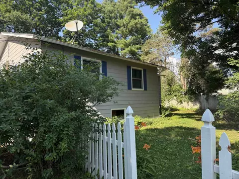 Exterior - 304 Stonybrook Dr, Williston, VT 05495 photo 2 of 5