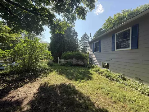 Exterior - 304 Stonybrook Dr, Williston, VT 05495 photo 4 of 5