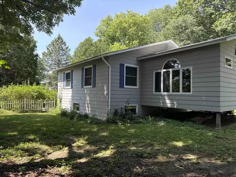 Exterior - 304 Stonybrook Dr, Williston, VT 05495 photo 4 of 6