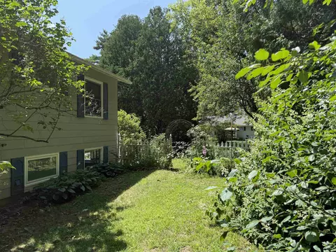 Exterior - 304 Stonybrook Dr, Williston, VT 05495 photo 3 of 6