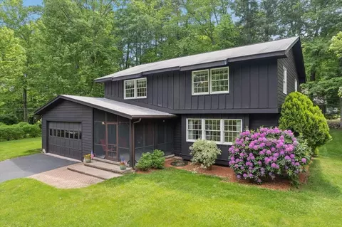 11 Parkhurst Dr, Hudson, NH 03051