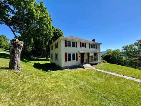 30 Summer St, Bradford, VT 05033