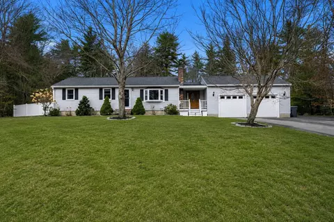5 Falcon Dr, Pelham, NH 03076