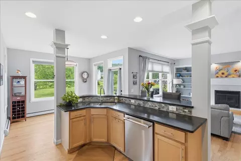 Kitchen - 253 Barrett Ln, Williston, VT 05495 photo 2 of 4
