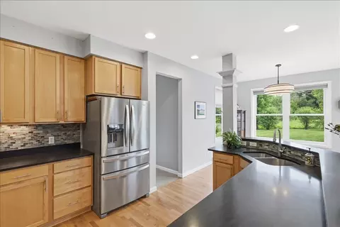 Kitchen - 253 Barrett Ln, Williston, VT 05495 photo 3 of 4