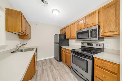 3 Bartemus Trl #202, Nashua, NH 03063