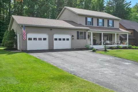 90 Field Green Dr, Colchester, VT 05446