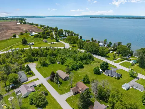 80 Winters Lane Ext, Alburgh, VT 05440