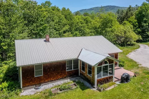 494 W River Rd, Londonderry, VT 05155