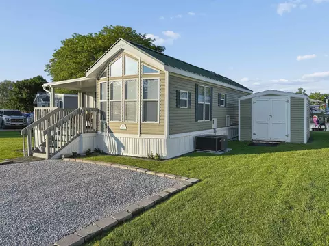 11 Eagle Ln, South Hero, VT 05486
