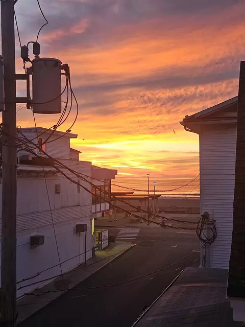 7 F St #3, Hampton, NH 03842