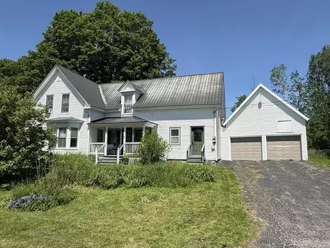 64 Pleasant St, Hardwick, VT 05836
