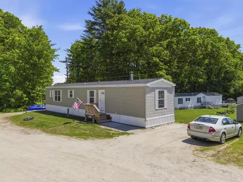 11 Daisy Dr, Pittsfield, NH 03263