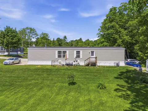 11 Daisy Dr, Pittsfield, NH 03263