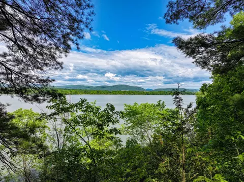 185 Holmes Ln, Shoreham, VT 05770
