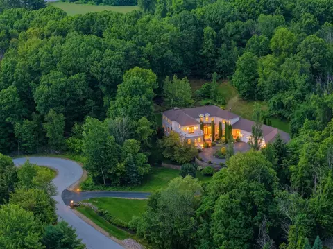 15 Chardonnay Ter, Bedford, NH 03110