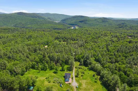 42 Blackberry Ln, Jamaica, VT 05343