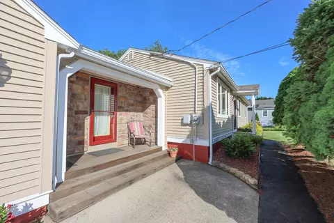 64 N Main St, Salem, NH 03079
