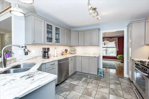 16 Dunlin Way, Portsmouth, NH 03801