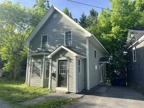80 W Main St, Newport, VT 05855