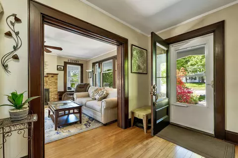 Entry Way - 159 N Main St, Wolfeboro, NH 03894 photo 1 of 6